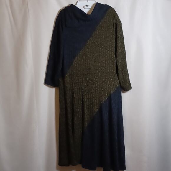 SIGNATURE Olive Green/ Dark Blue Knit Midi Dress. Size 3X - Picture 6 of 9
